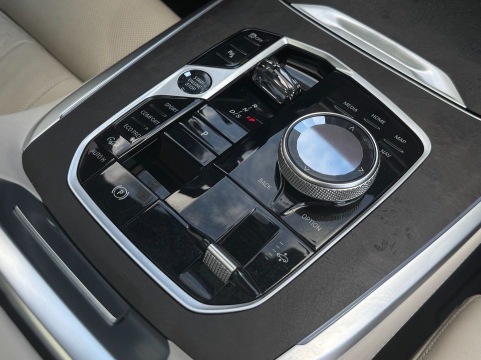 2025 BMW X7
