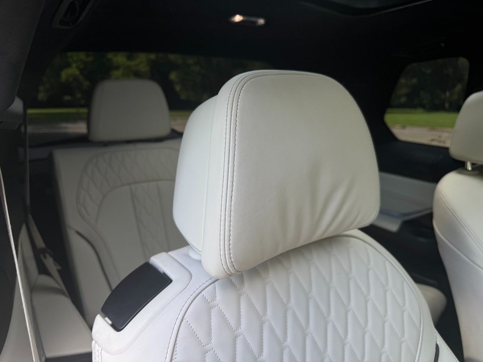 2025 BMW X7