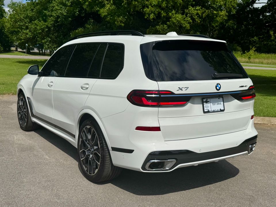 2025 BMW X7