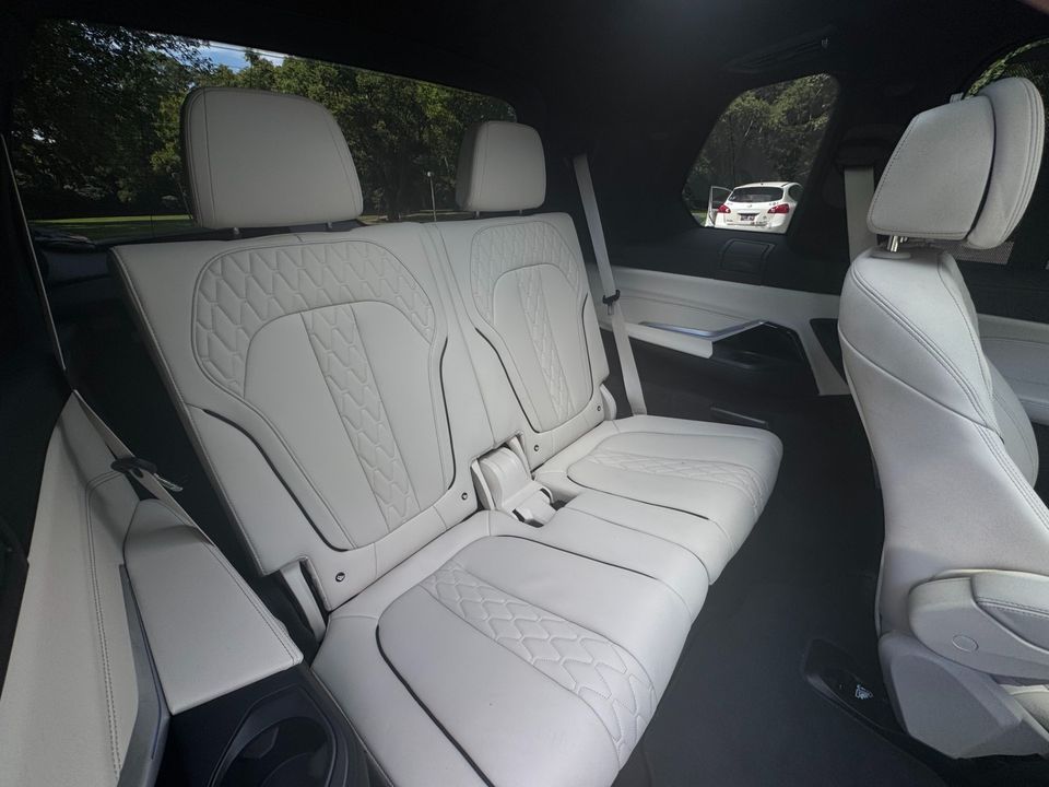 2025 BMW X7