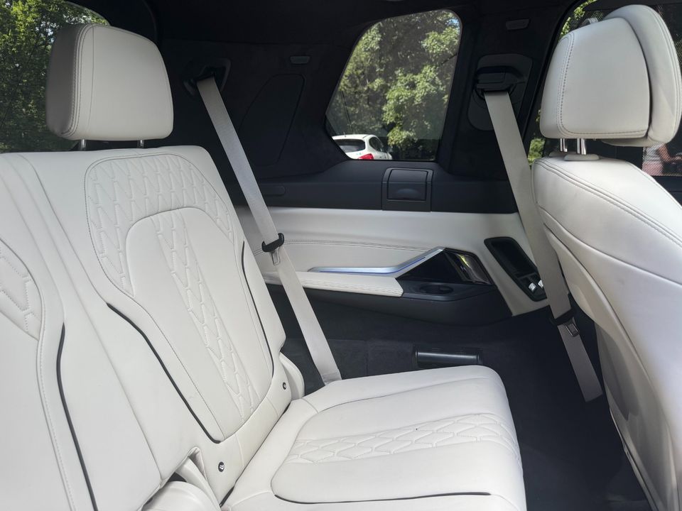 2025 BMW X7