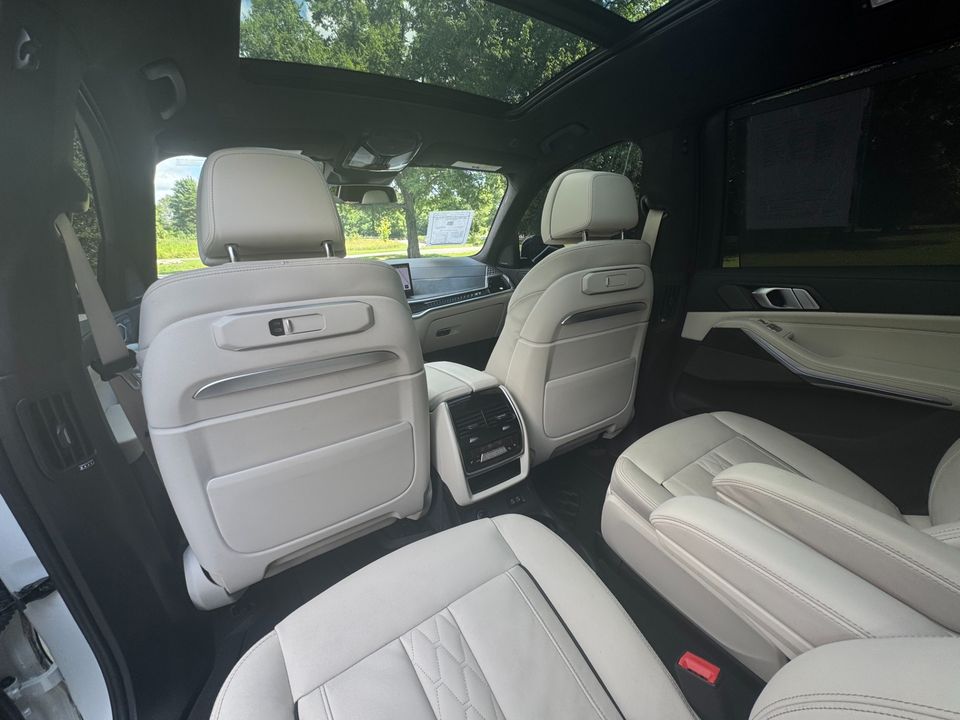 2025 BMW X7