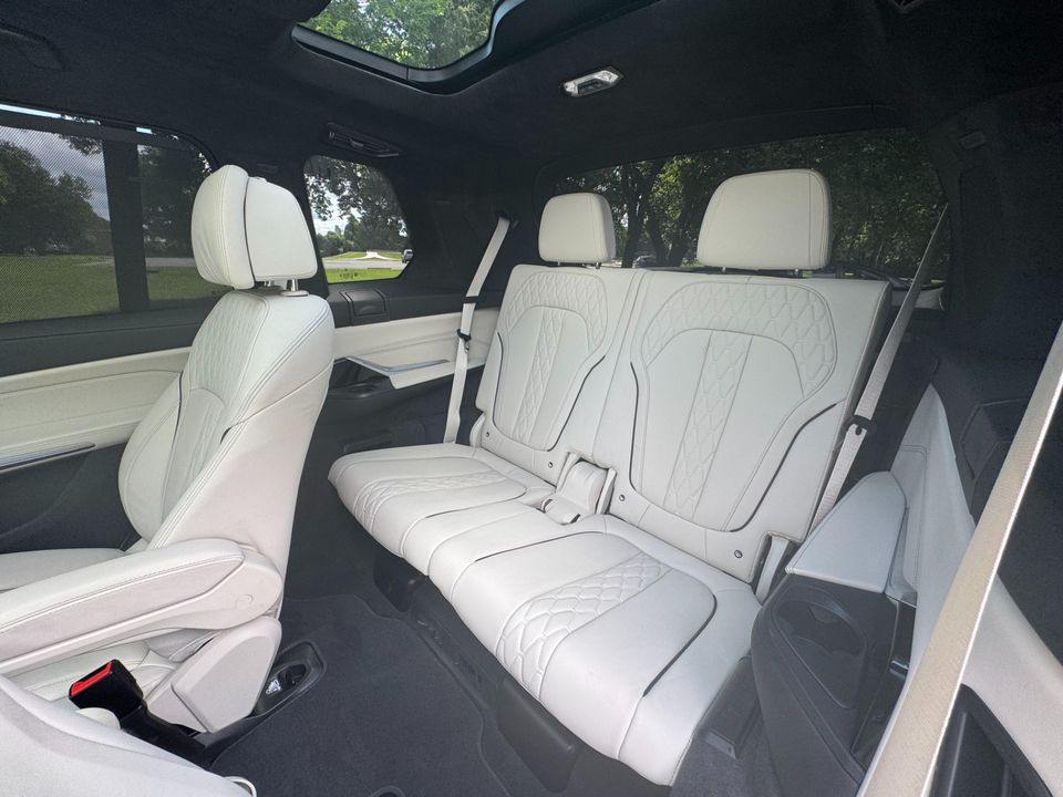 2025 BMW X7