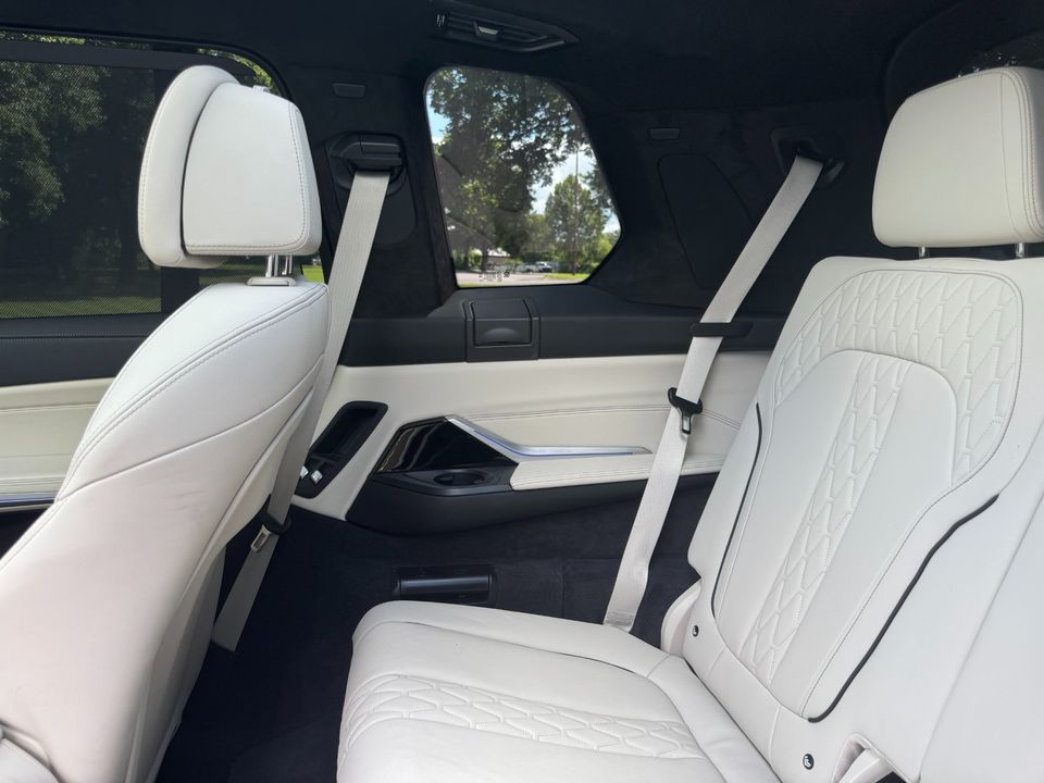 2025 BMW X7