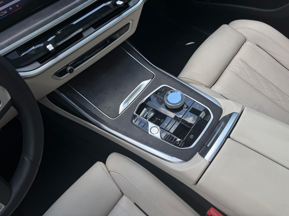 2025 BMW X7