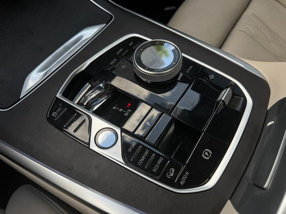 2025 BMW X7
