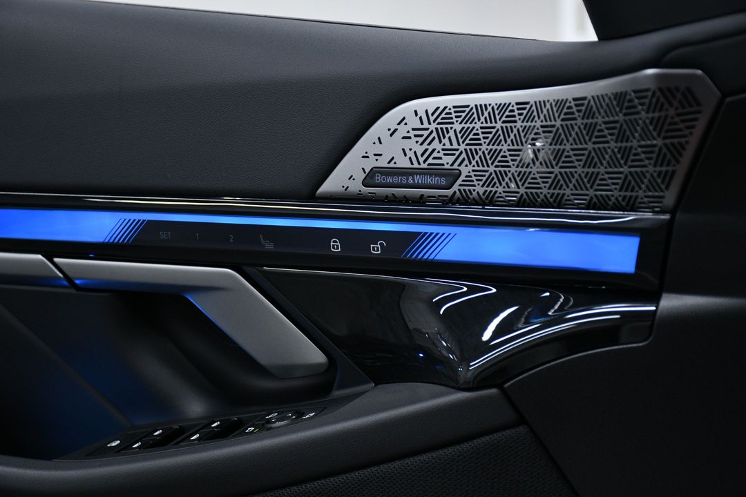 2025 BMW i5