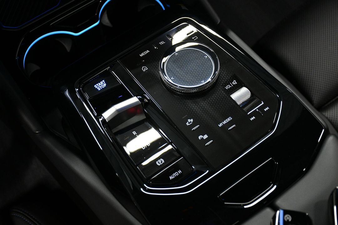 2025 BMW i5