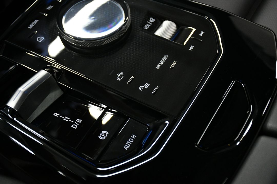 2025 BMW i5