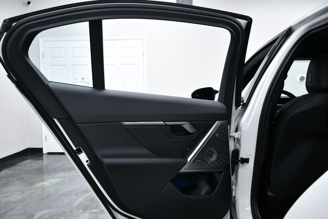 2025 BMW i5