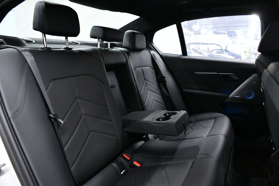 2025 BMW i5