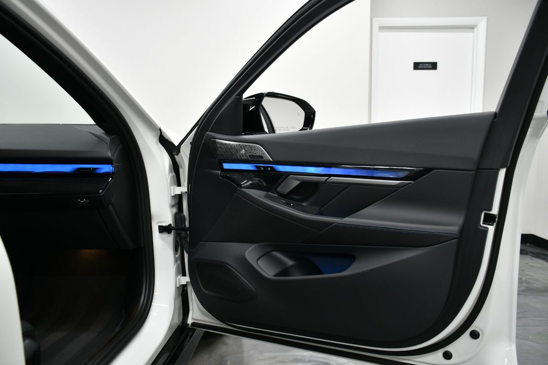 2025 BMW i5