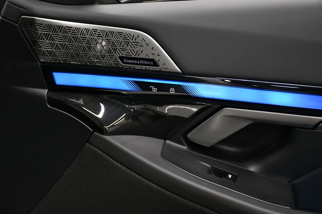 2025 BMW i5