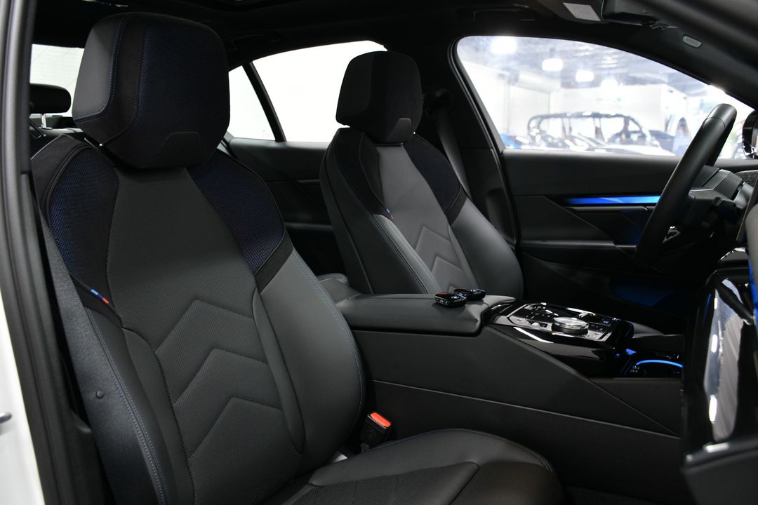 2025 BMW i5