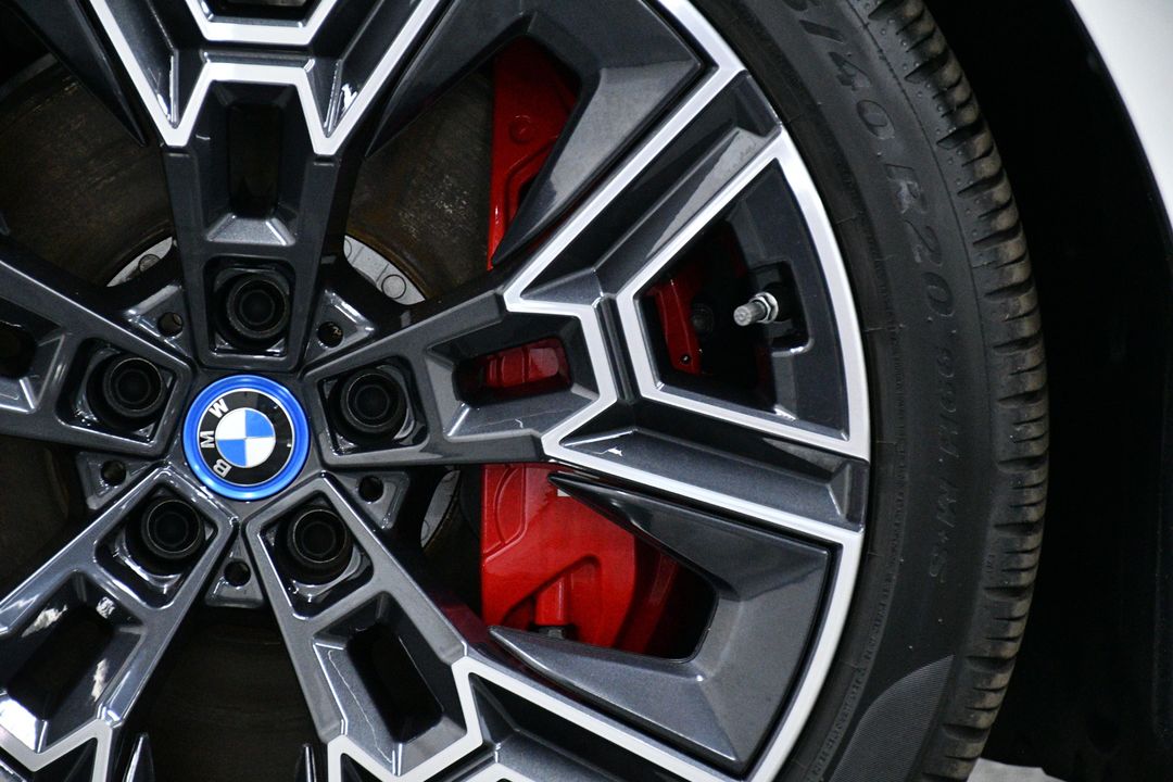 2025 BMW i5
