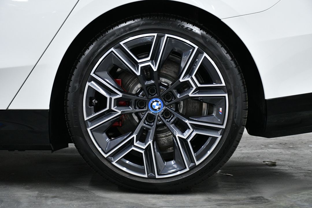 2025 BMW i5