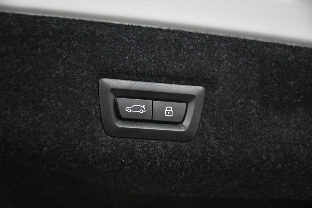 2025 BMW i5