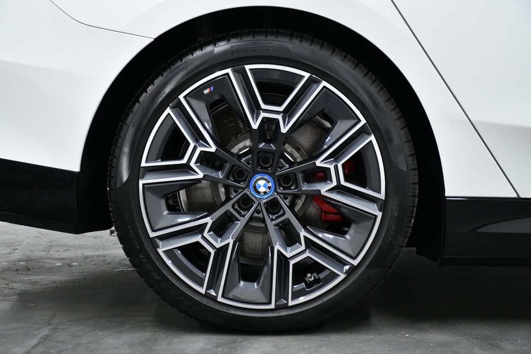 2025 BMW i5