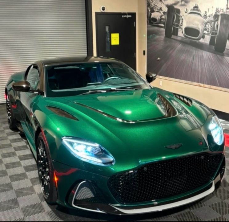 2023 Aston Martin DBS