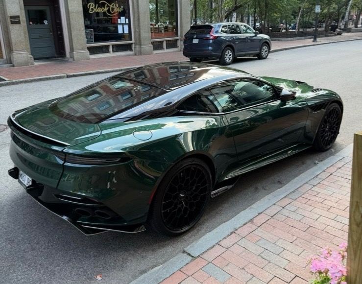 2023 Aston Martin DBS