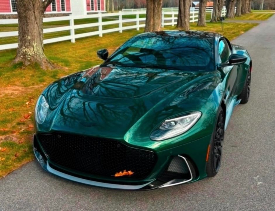 2023 Aston Martin DBS