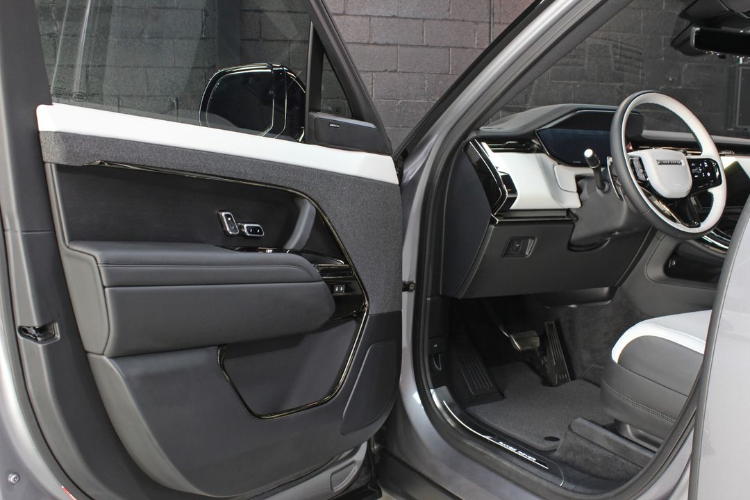 2025 Land Rover Range Rover Sport