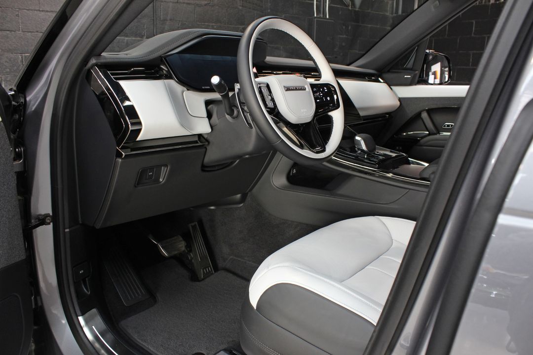 2025 Land Rover Range Rover Sport