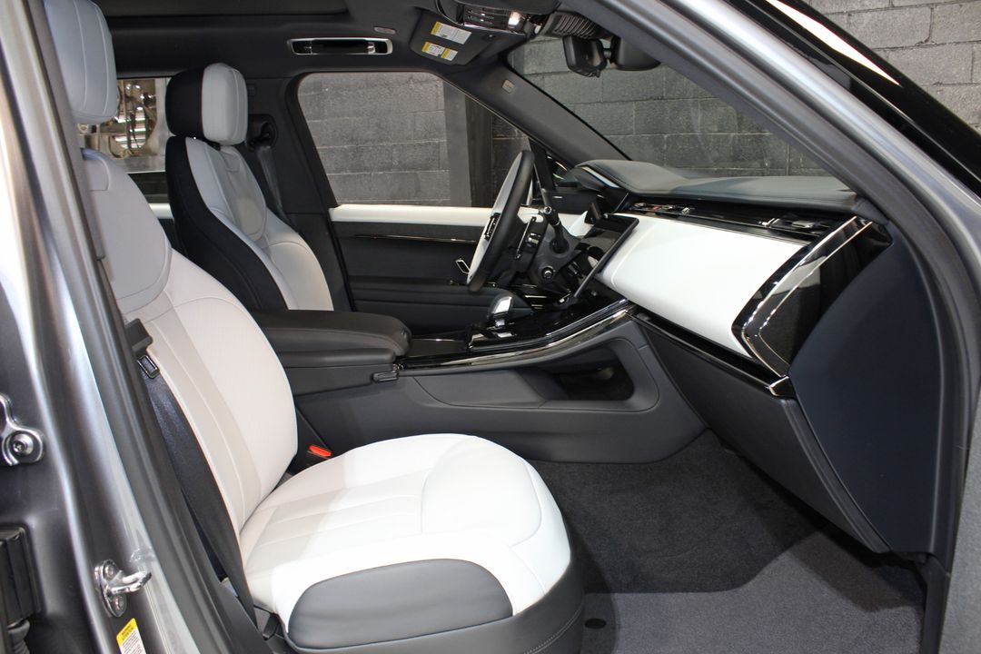 2025 Land Rover Range Rover Sport