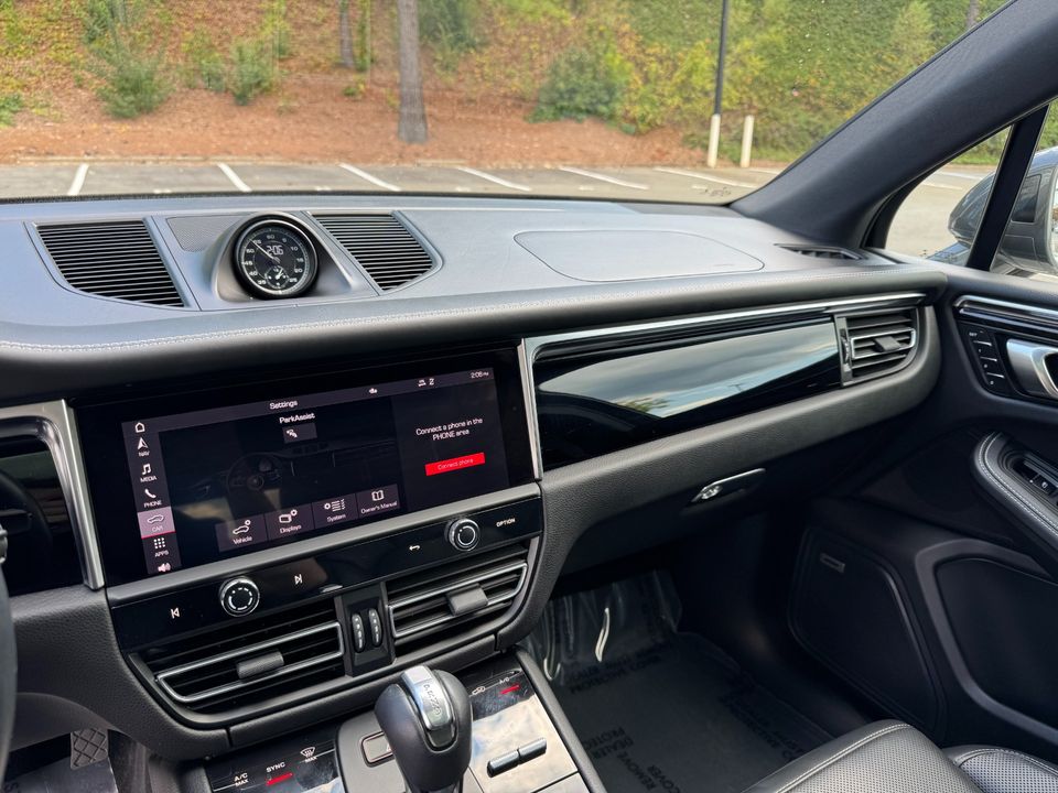 2023 Porsche Macan T