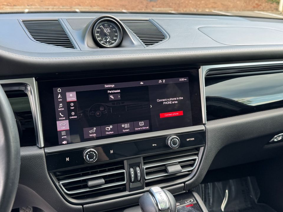 2023 Porsche Macan T