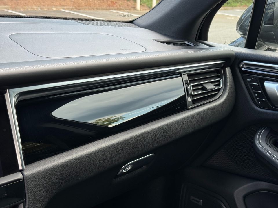 2023 Porsche Macan T