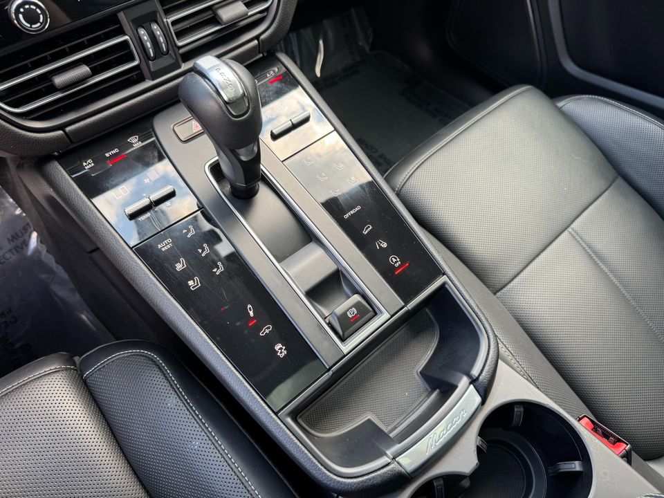 2023 Porsche Macan T