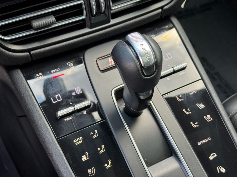 2023 Porsche Macan T