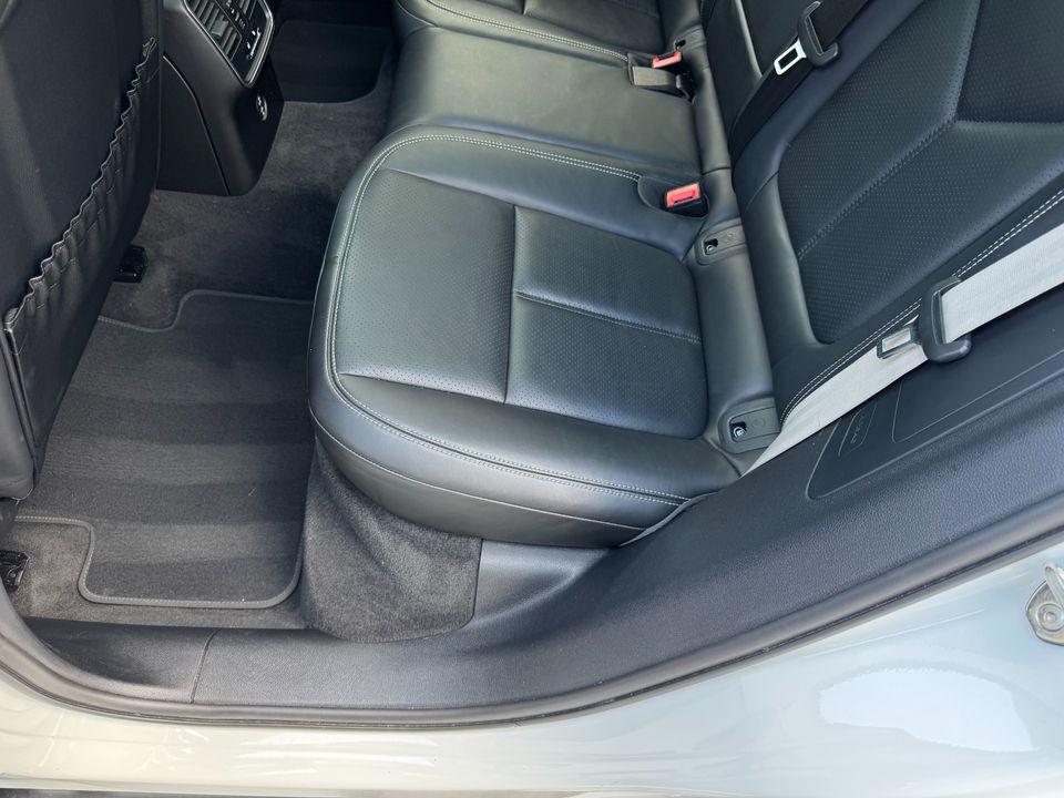 2023 Porsche Macan T