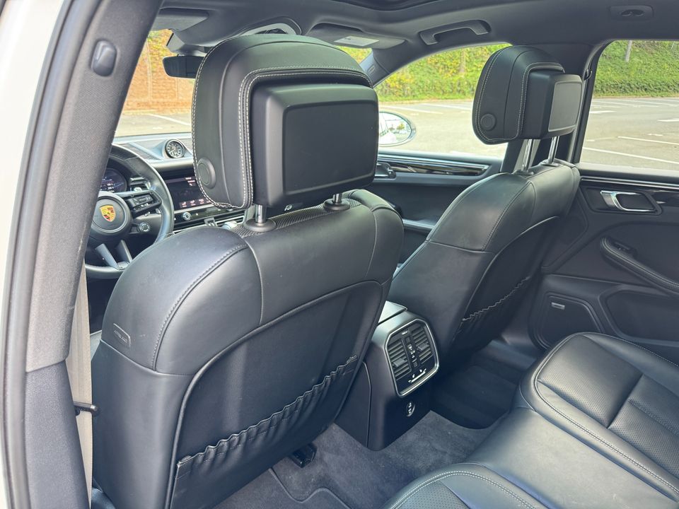 2023 Porsche Macan T