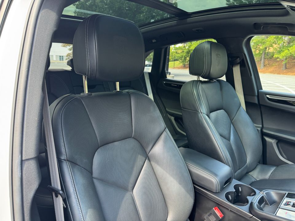 2023 Porsche Macan T