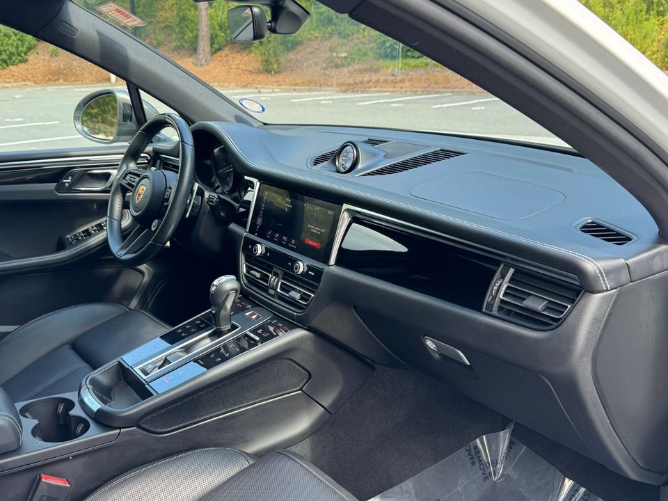 2023 Porsche Macan T