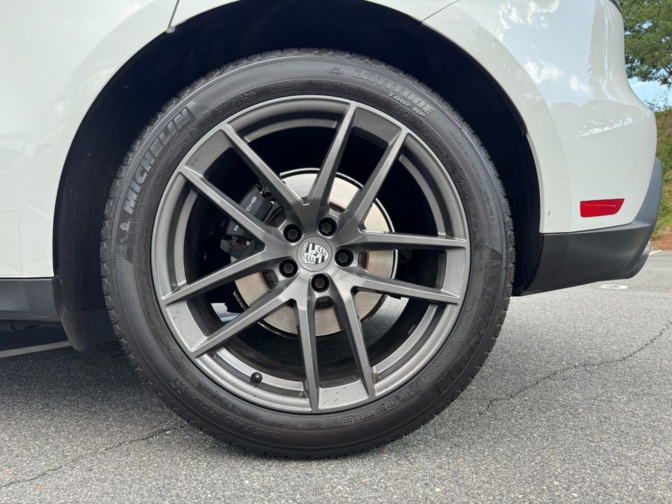 2023 Porsche Macan T