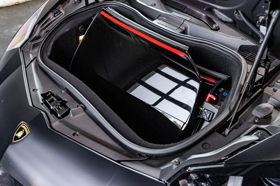 2016 Lamborghini Aventador