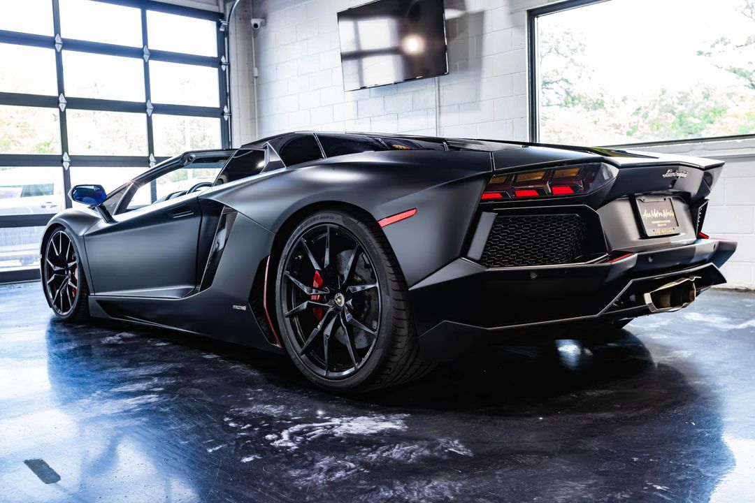 2016 Lamborghini Aventador