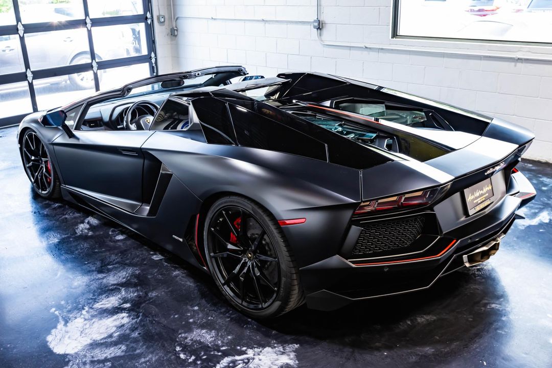 2016 Lamborghini Aventador