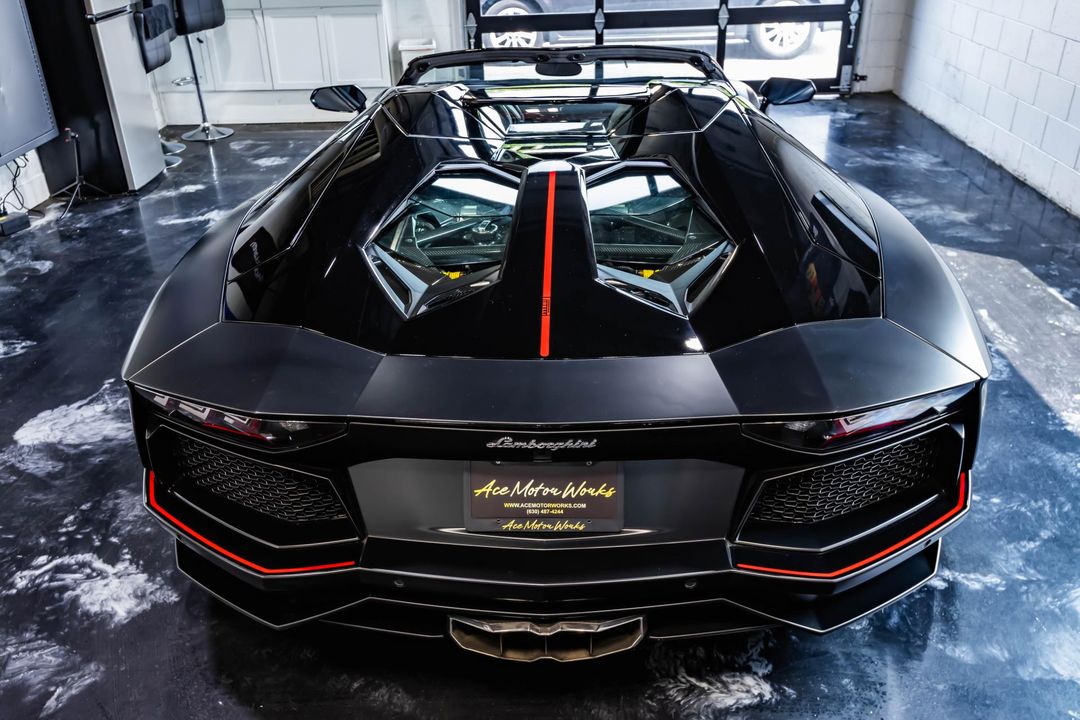2016 Lamborghini Aventador