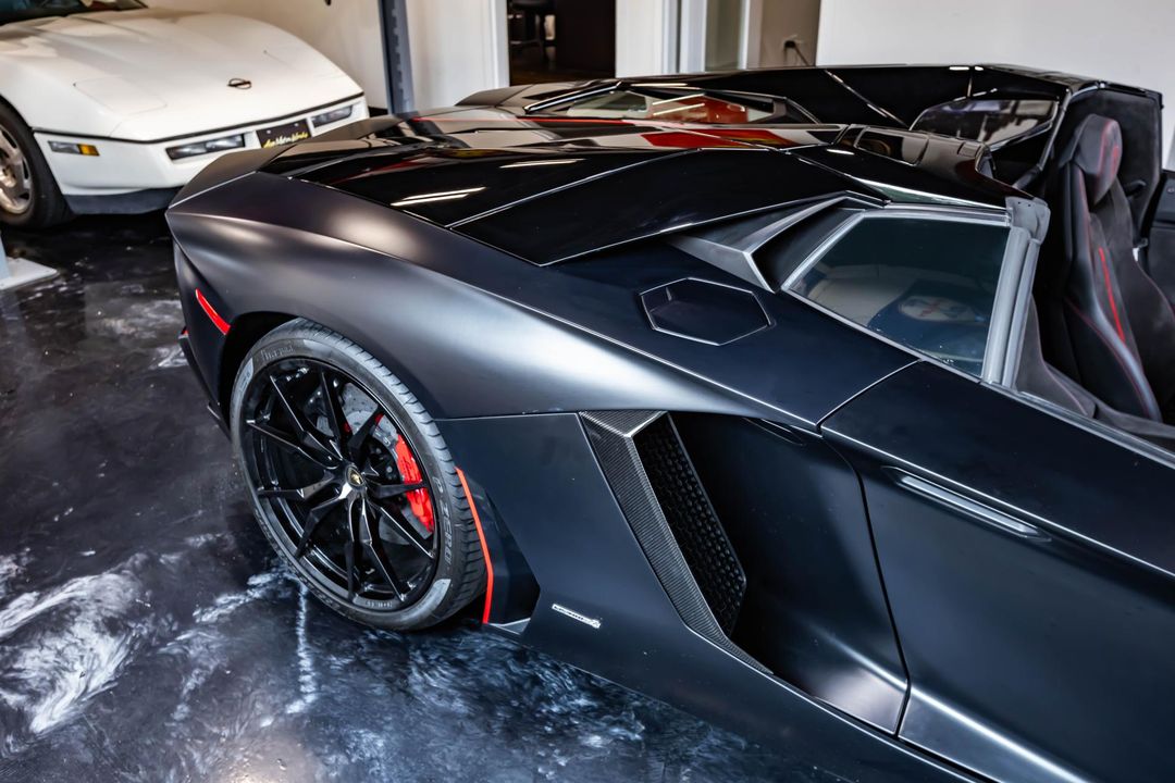 2016 Lamborghini Aventador