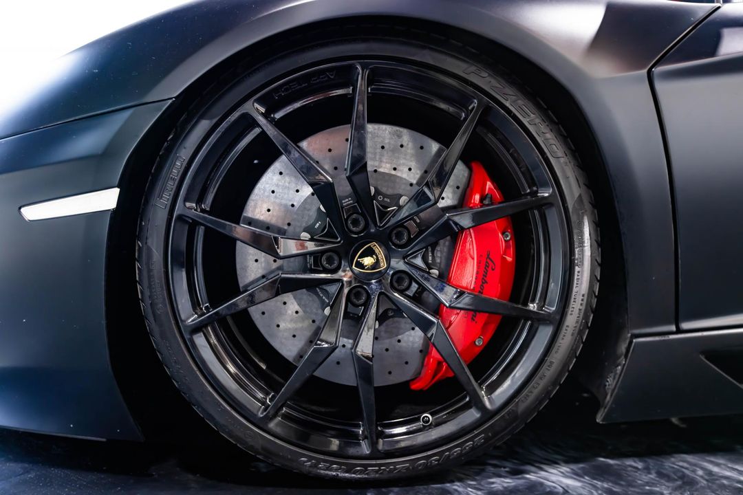 2016 Lamborghini Aventador