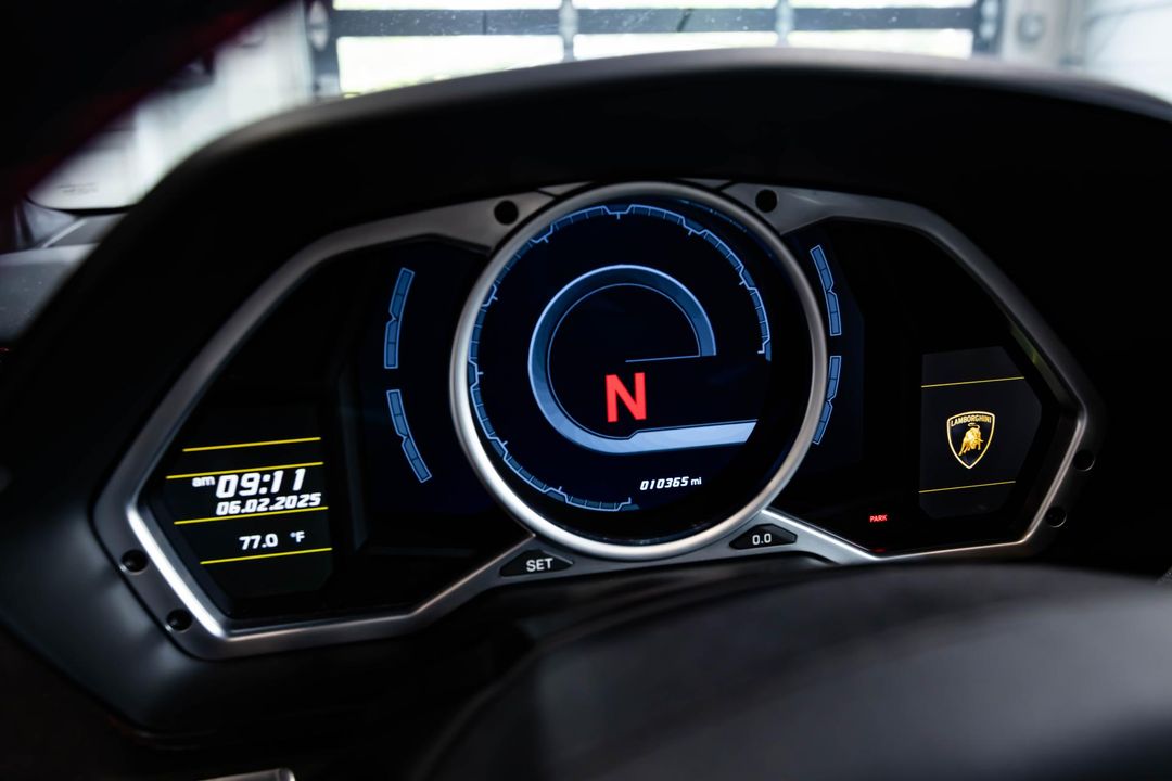 2016 Lamborghini Aventador