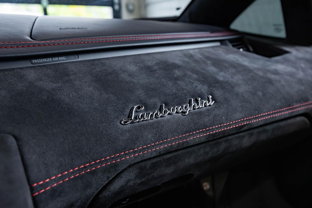 2016 Lamborghini Aventador
