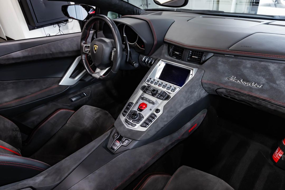 2016 Lamborghini Aventador