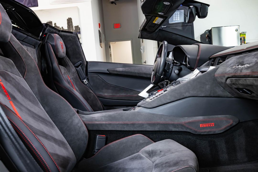 2016 Lamborghini Aventador