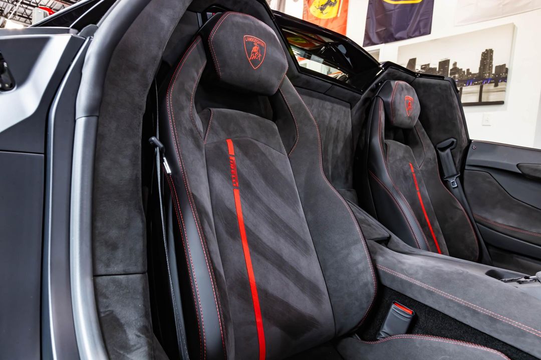 2016 Lamborghini Aventador