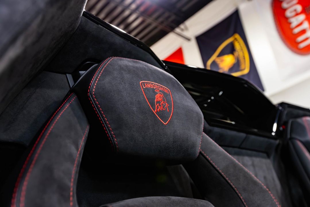 2016 Lamborghini Aventador